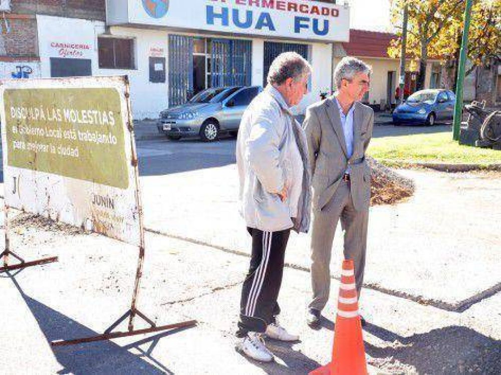 El Intendente Meoni recorri� la obra de saneamiento asf�ltico
