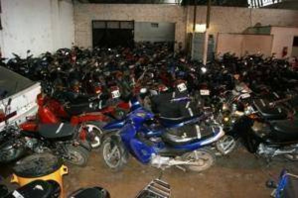 Comenzaron a regir las medidas de estacionamiento de motos en S�enz Pe�a