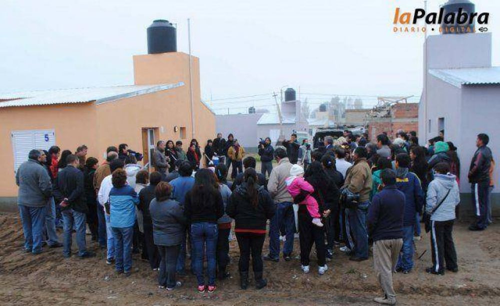 Se entreg� una nueva etapa del plan de 69 viviendas en Carmen de Patagones