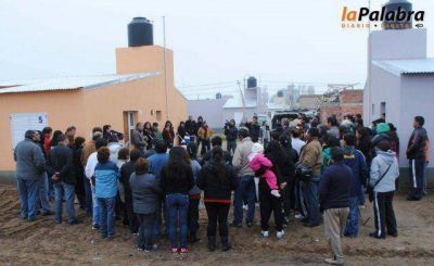 Se entreg� una nueva etapa del plan de 69 viviendas en Carmen de Patagones