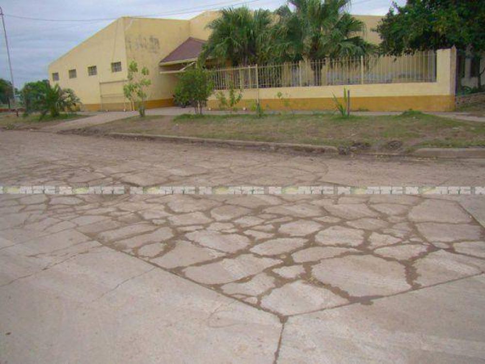 Calles asfaltadas en mal estado generan malestar en San Bernardo
