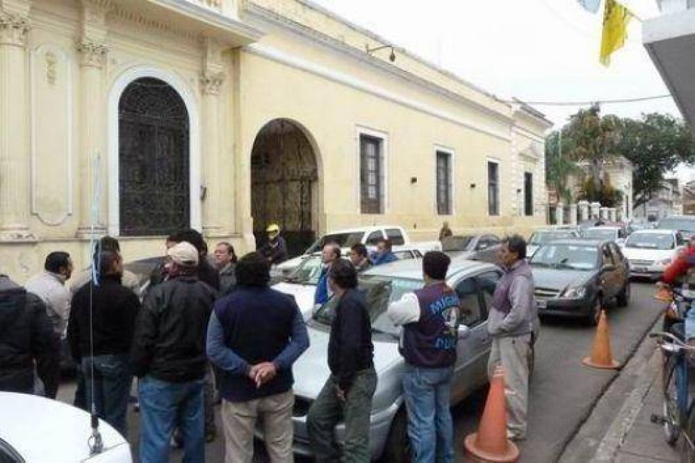 Varios remiseros insisten en ser "blanqueados"