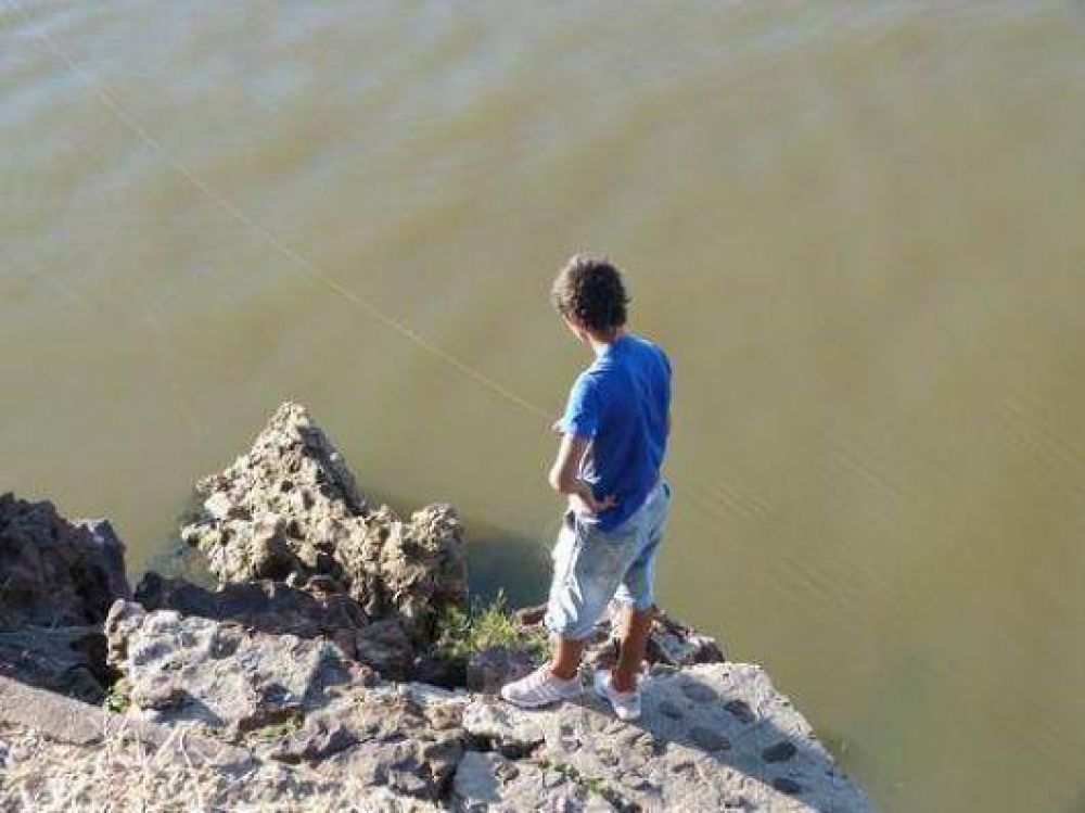 Fue a pescar, cay� a las rocas y muri� en el acto