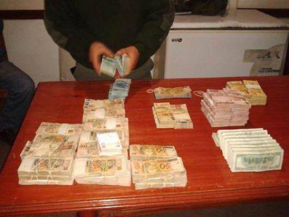Detienen a un hombre con m�s de 1 mill�n de pesos