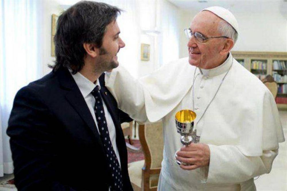 El Papa recibi� el c�liz del orfebre argentino Pallarols