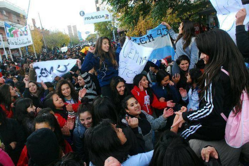 Horas libres: 1.500 alumnos protestaron en Roca