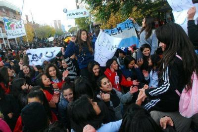 Horas libres: 1.500 alumnos protestaron en Roca