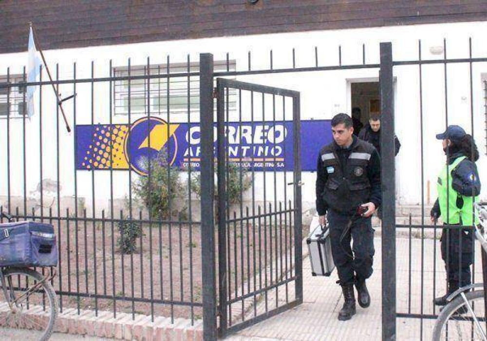 Con violencia, se llevaron $11 mil del Correo de Allen 