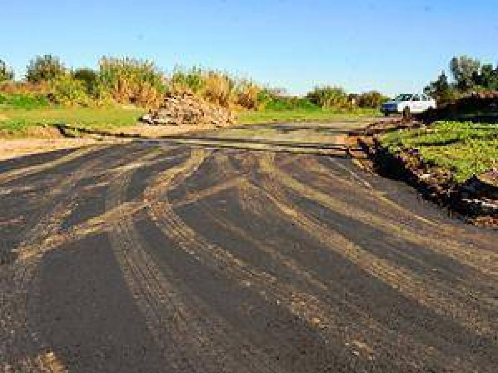 Contin�an las obras de mantenimiento vial en San Fernando