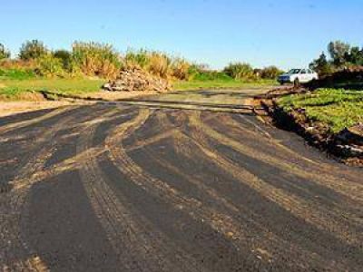 Contin�an las obras de mantenimiento vial en San Fernando
