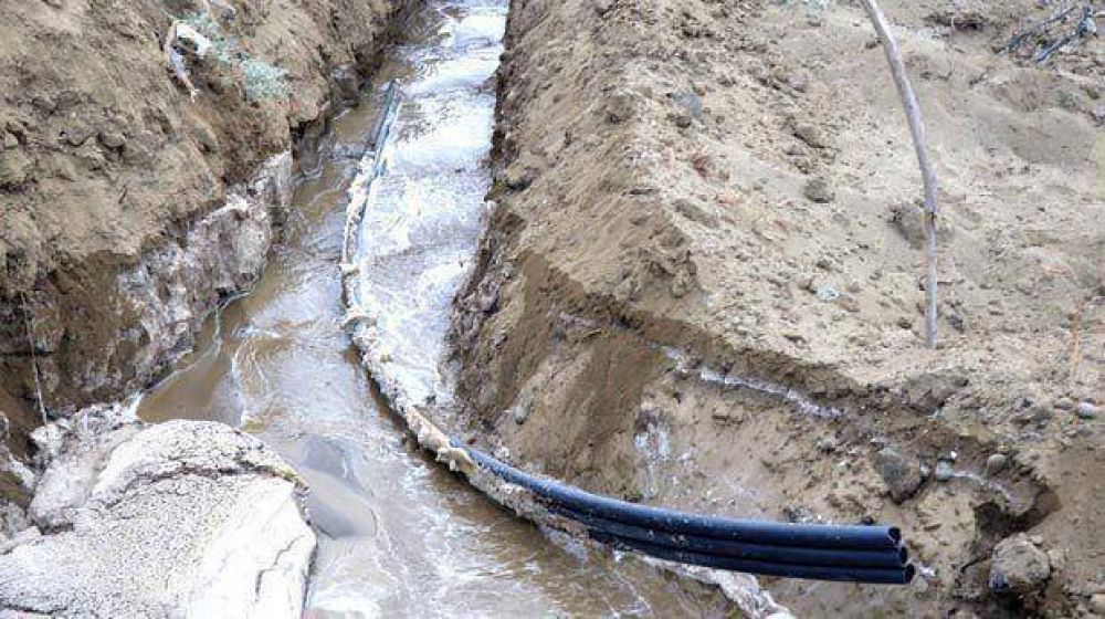La empresa que instala fibra �ptica produjo otra rotura, esta vez en Km 3