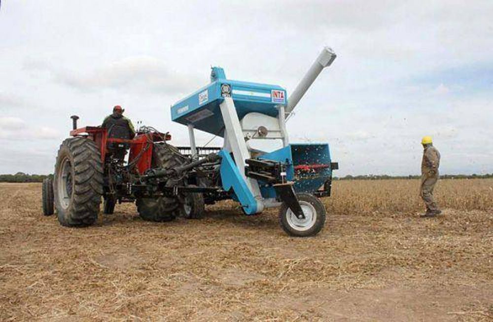 Presentaron a �Pachamama�, primer prototipo de la cosechadora de arrastre juje�a
