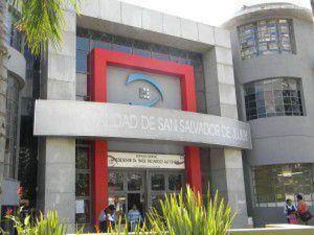 El SEOM decidi� continuar con la toma y el acampe en el edificio de la Municipalidad de Jujuy