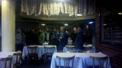Los trabajadores del restaurante Al� Al� se resisten al desalojo