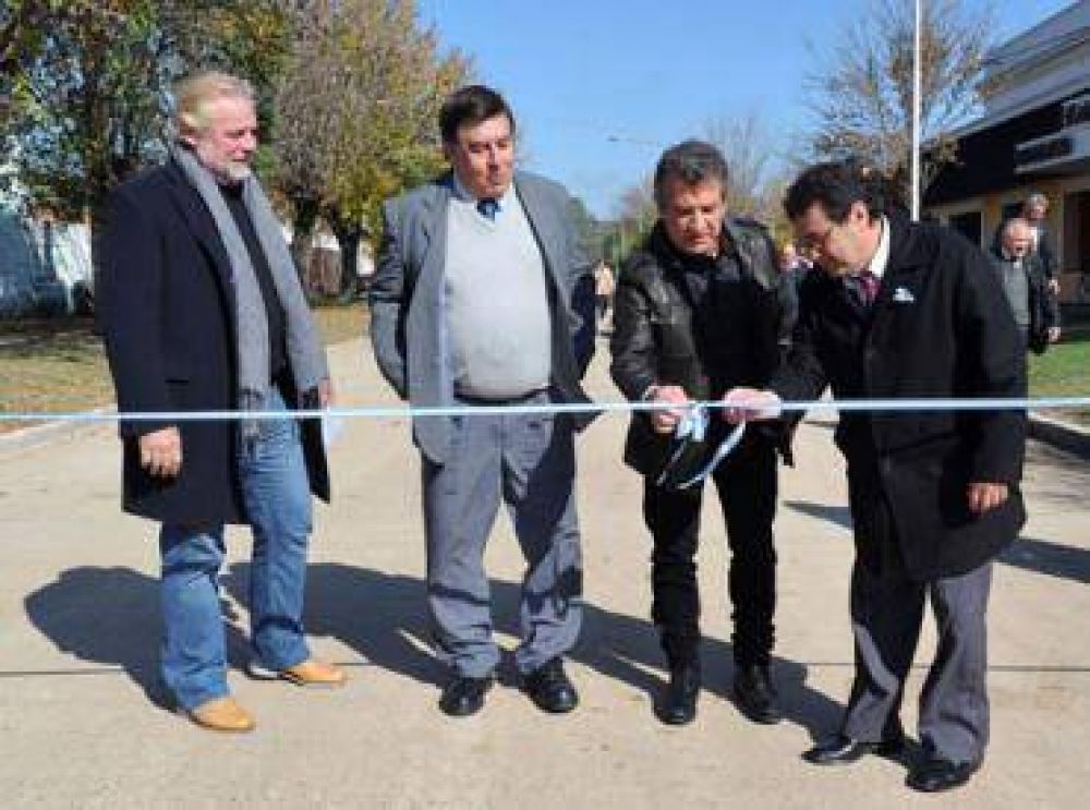 La Provincia inaugur� nuevas obras en comunas del vecinalismo