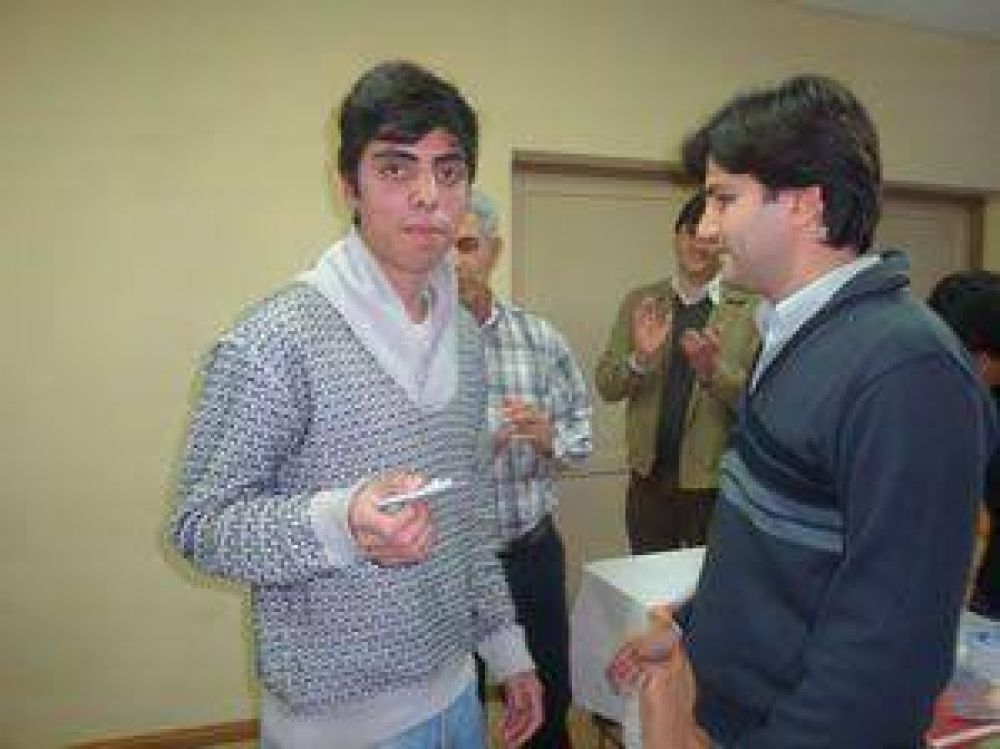  Carnet y beca para los j�venes