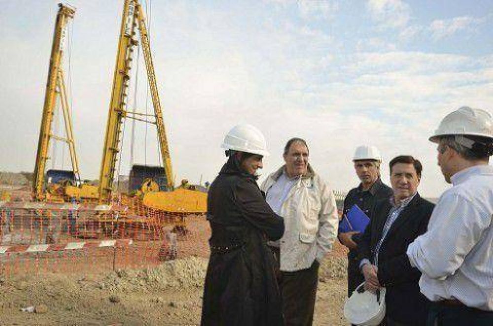 Avanzan las obras del tendido de red domiciliaria y la planta de tratamientos de residuos cloacales