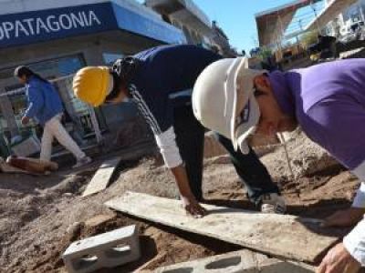 Apuran la obra de la peatonal a 7 d�as de que venza el plazo