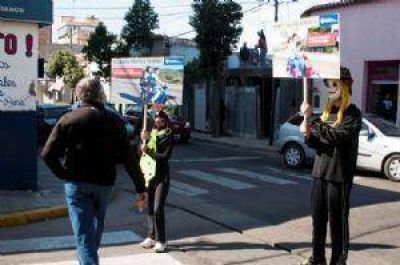 Campa�a de concientizaci�n de tr�nsito en el microcentro