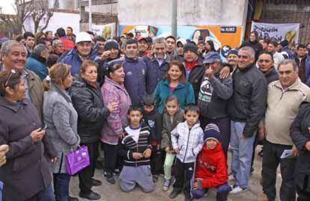 Inauguraron obras en el �Barrio Esperanza�