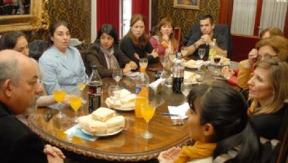 Colegios aceptan el aumento del 20%, pero FECLISA quiere m�s