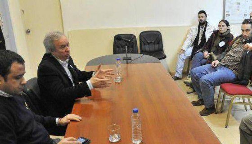 El Gobernador Peralta se reuni� con trabajadores de LU14 Radio Provincia