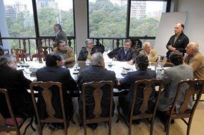 Especialistas de la UNT pidieron a legisladores que promuevan el uso de energ�a renovable