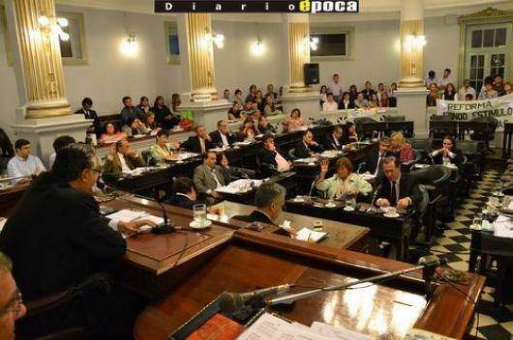 Agresiones actualizan la discusi�n pol�tica de la violencia de g�nero