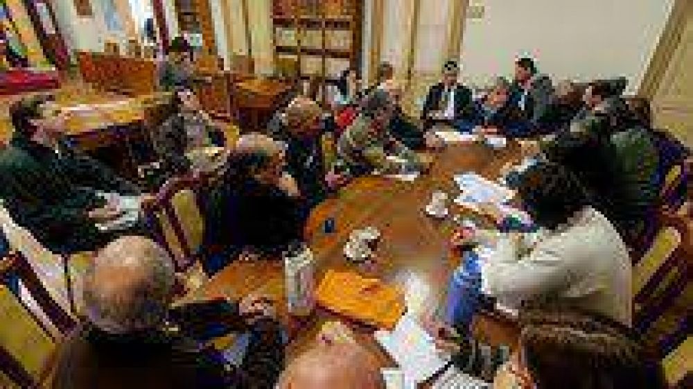 El Concejo comienza a abordar el cuadro tarifario del agua