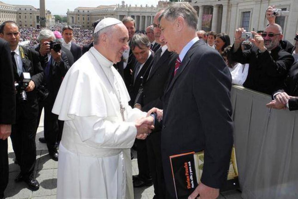 El Papa recibi� a Binner y a Capitanich en la plaza San Pedro