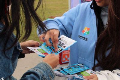 Contin�an informando en los hogares de San Miguel el Programa de Reciclado