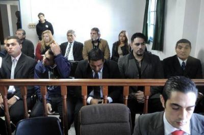 Los fiscales apelan el fallo que absolvi� a cinco polic�as por el caso Duffau