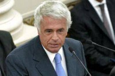 De la Sota quiere "un ba�o de reconciliaci�n" y pide reducir penas a genocidas