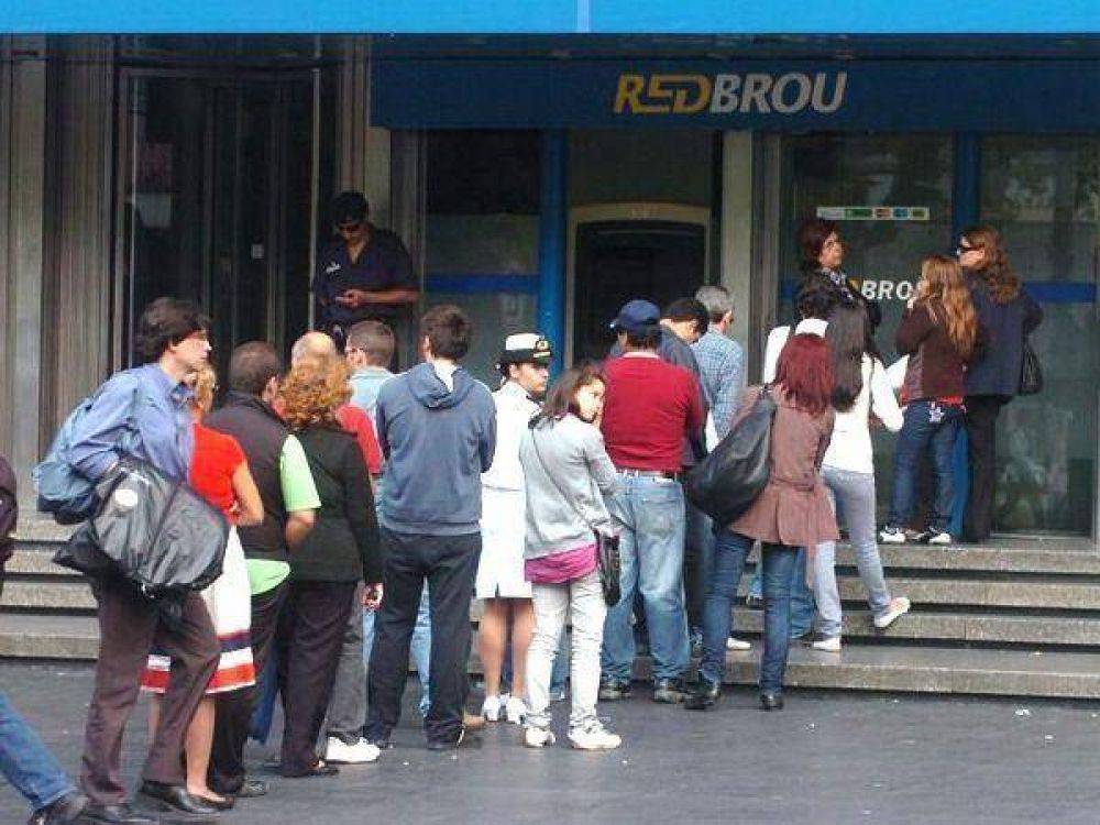 Profundizan el cepo al d�lar: turistas podr�n sacar s�lo u$s100 por trimestre