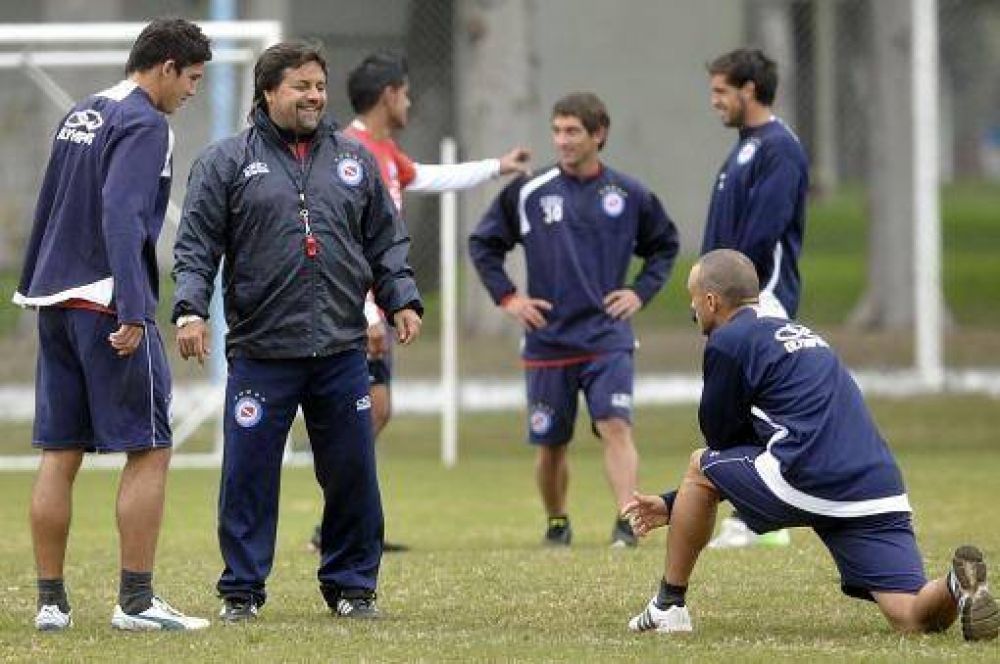 Caruso Lombardi se enfureci� con Placente y Argentinos es un caos