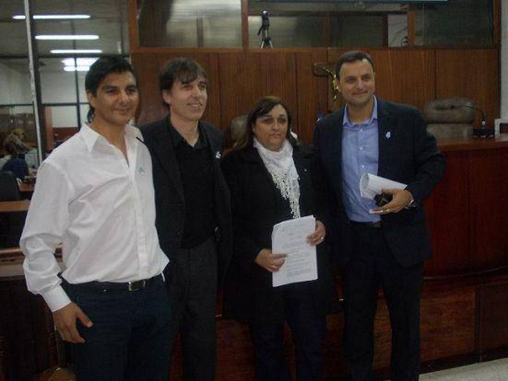 El Concejo reconoci� a dos escritores de General San Mart�n