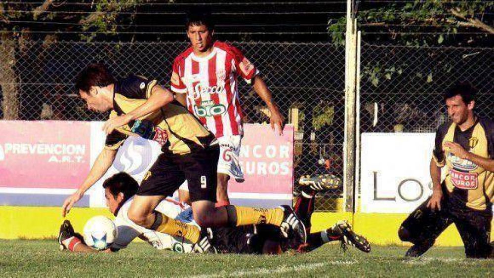 San Mart�n lo empat� sobre el final y contin�a en carrera