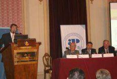 Lunghi dijo que se propuso "refundar" el sistema de salud p�blico como "bien social" de Tandil 