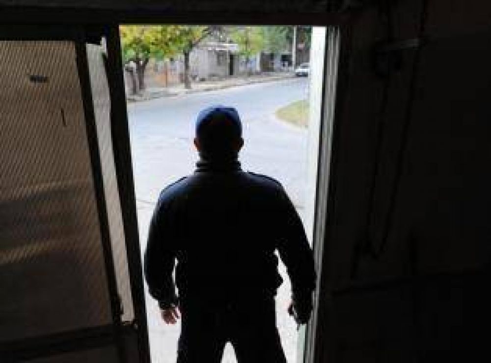 Un polic�a hiri� a un ladr�n y evit� un robo a dos mujeres