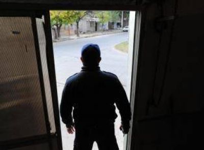 Un polic�a hiri� a un ladr�n y evit� un robo a dos mujeres