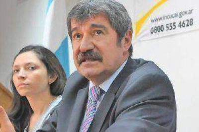"Es de destacar la respuesta sanitaria a los santiague�os en lista de espera"