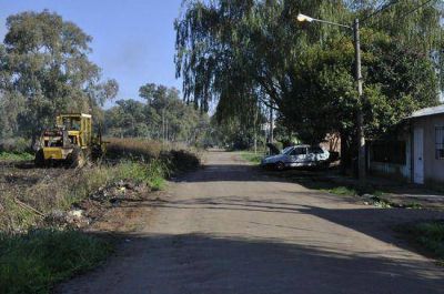 Obras P�blicas trabaj� en la limpieza de un terreno del barrio las Acacias para mejorar la seguridad del lugar 