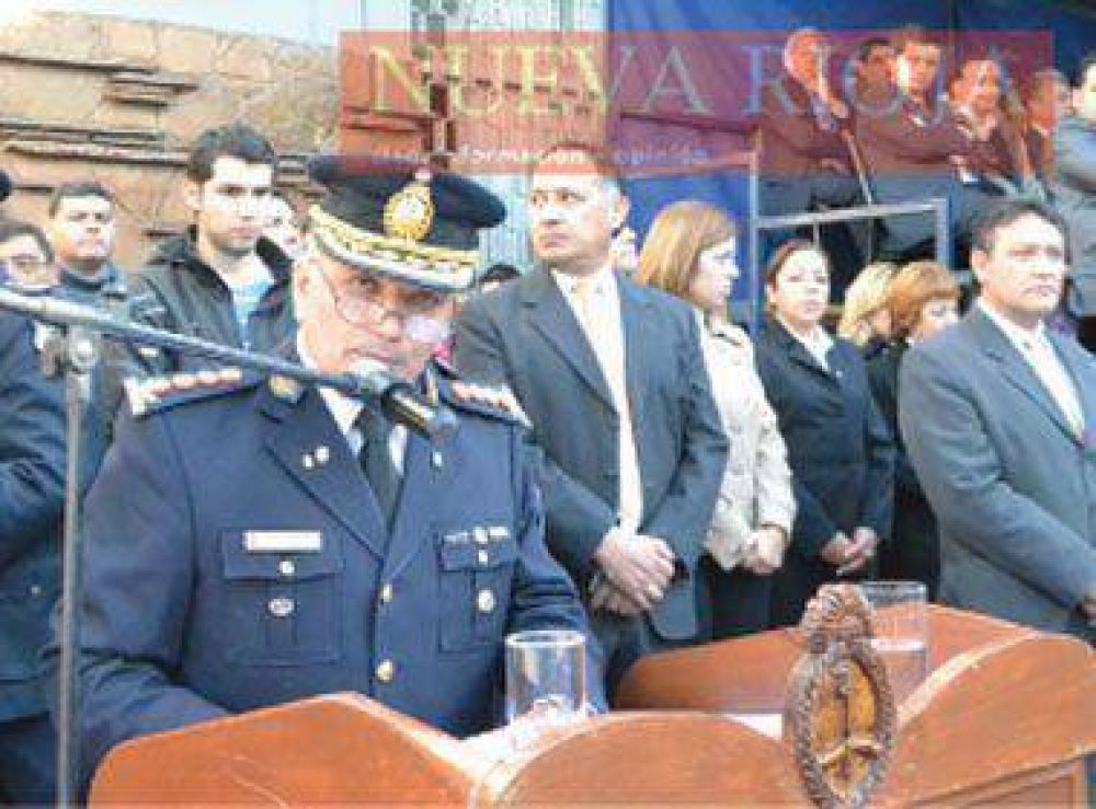 La Polic�a celebr� con un desfile el 422� aniversario de su creaci�n