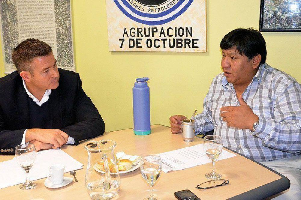 Directivos de PAE visitaron el sindicato petrolero y elogiaron su trabajo social