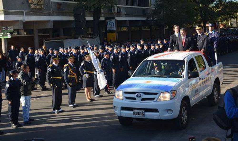 Con importante despliegue la polic�a celebr� sus 422 a�os