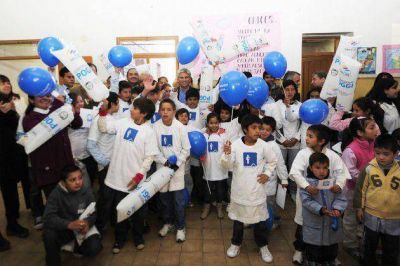 Los alumnos de El Talita recibieron sus estampillas