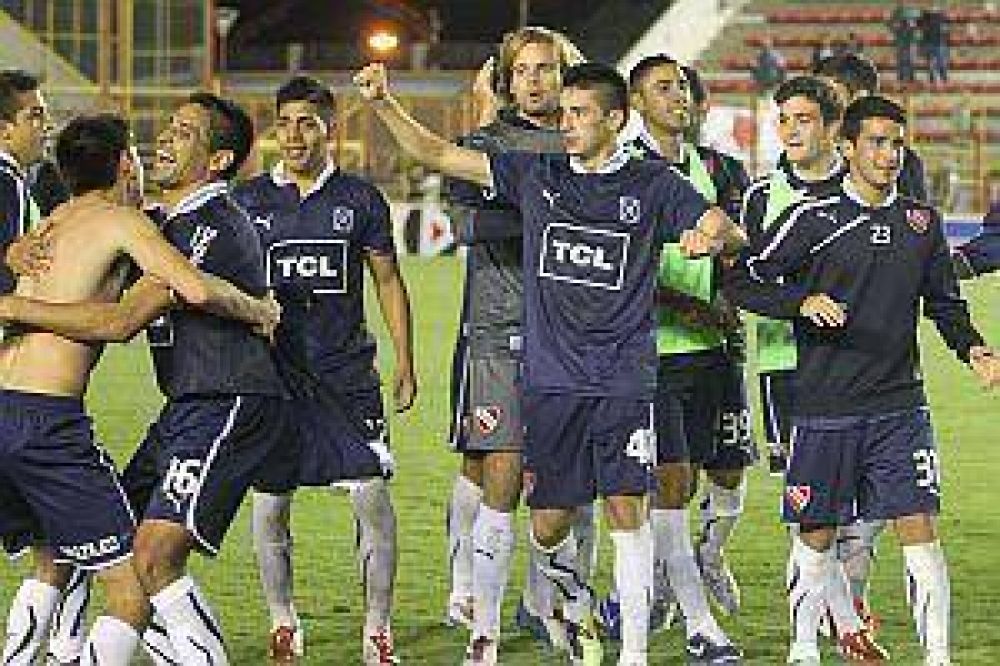 Por penales, Independiente se meti� en octavos