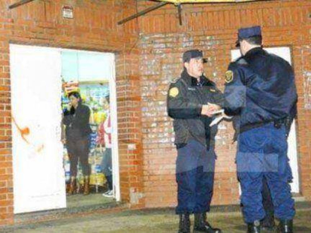 Balearon a comerciante en un asalto y un justiciero enfrent� a los delincuentes 