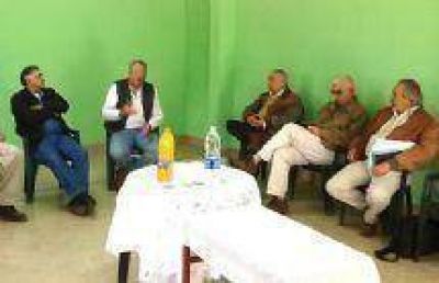 Facilitan soluciones a productores damnificados por la sequ�a