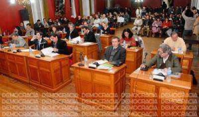 Piden informe sobre boliches bailables